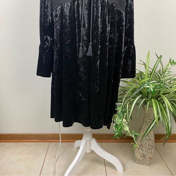 Torrid Plus Size 4 Black Lace Up Tassel Velvet Bell Sleeve Dress NWT - Picture 4 of 14